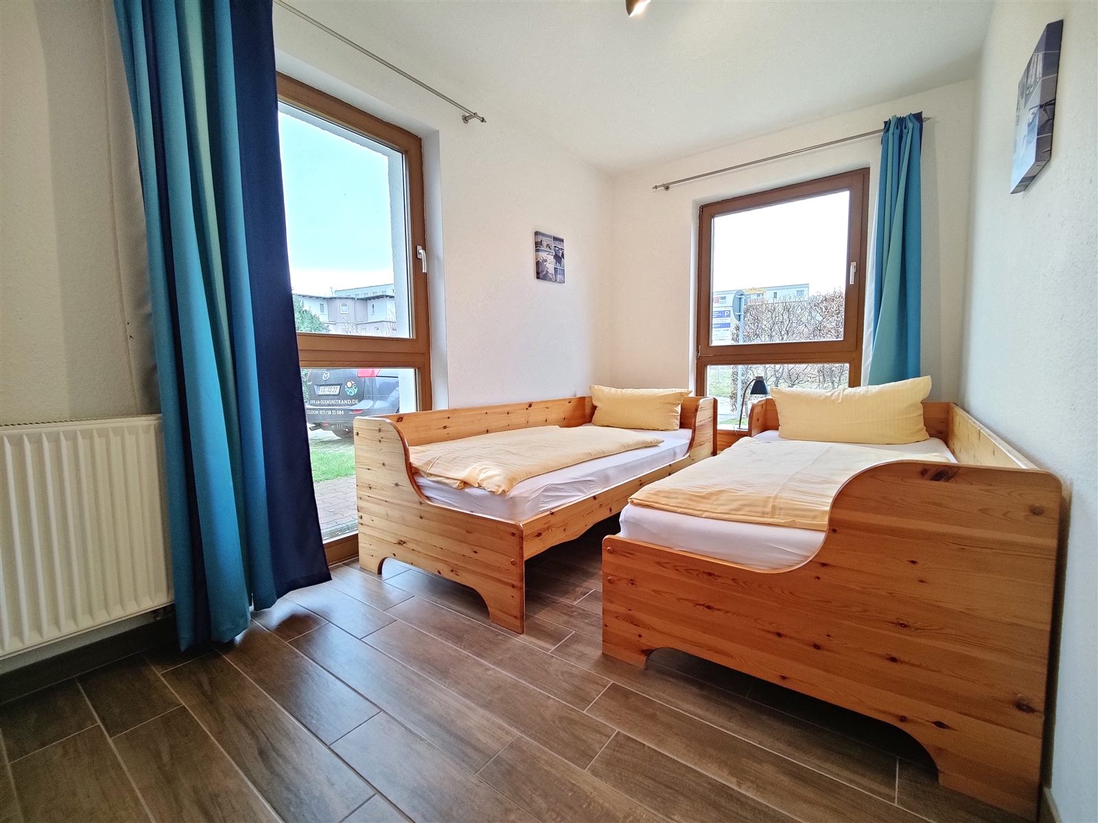 Zweibettzimmer im Erdgeschoss mit zwei Einzelbetten